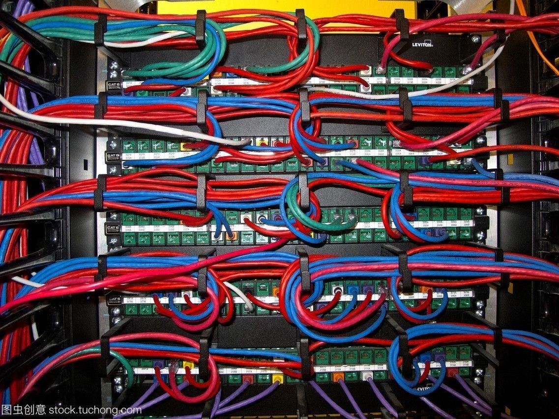 網(wǎng)絡(luò)設(shè)備與貼片面板的連接 信息技術(shù)網(wǎng)絡(luò)電纜的關(guān)鍵作用